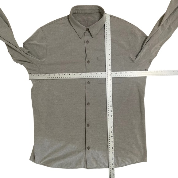 lululemon athletica Men's Casual Gray Button Down Shirt - Picture 8 of 8